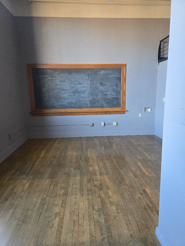 100 Broadway Blvd Ne #301 - Photo 4 of 7