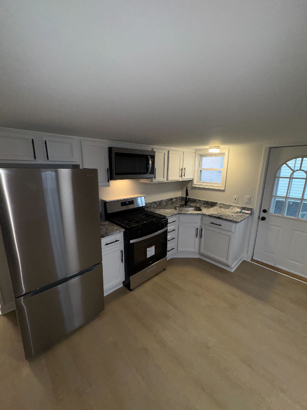 106 Railroad Ave #6 - Photo 3 of 10