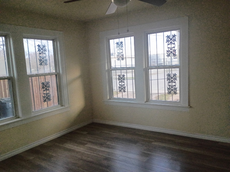 3111 Strong Ave - Photo 4 of 5