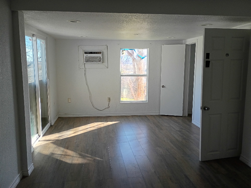 2152 Moore Ave - Photo 3 of 7