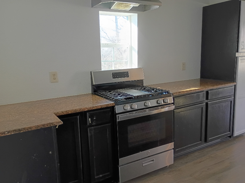 2152 Moore Ave - Photo 4 of 7