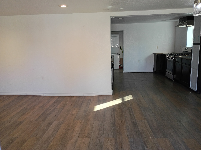 2152 Moore Ave - Photo 5 of 7