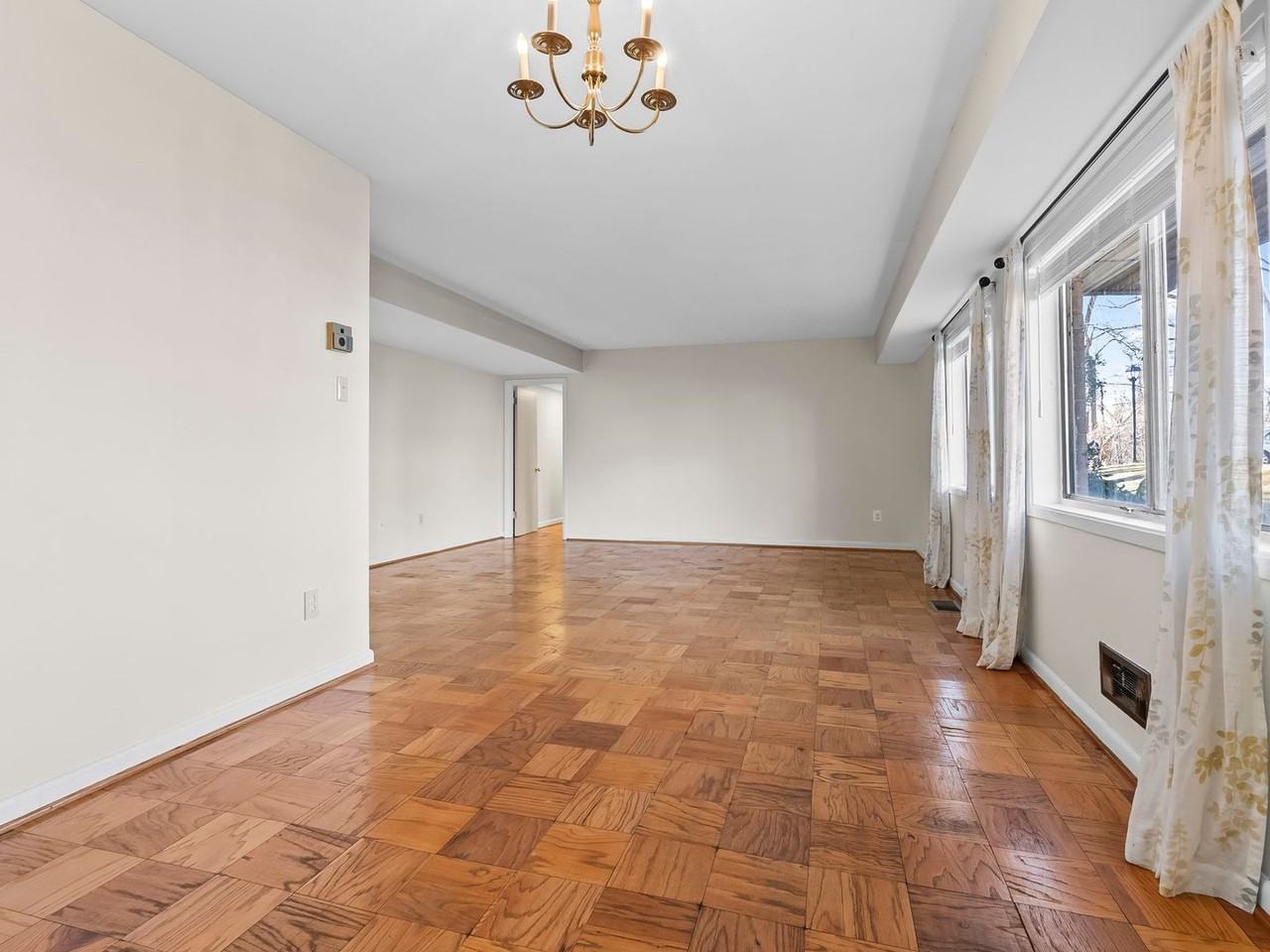 10613 Montrose Ave - Photo 3 of 35