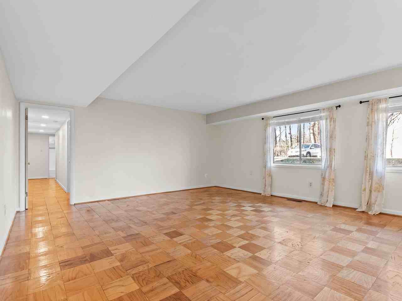 10613 Montrose Ave - Photo 5 of 35