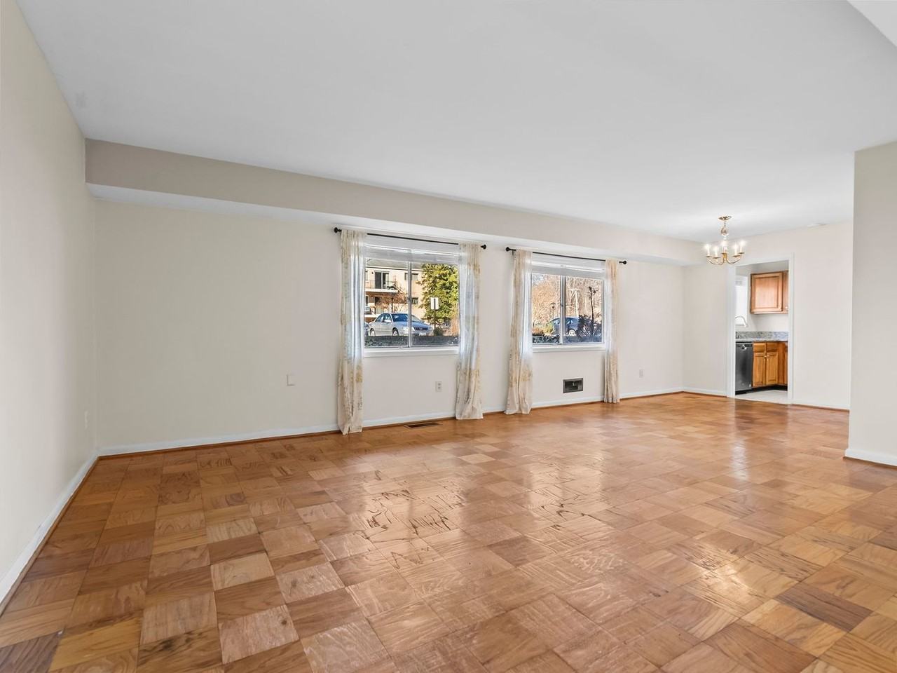 10613 Montrose Ave - Photo 6 of 35