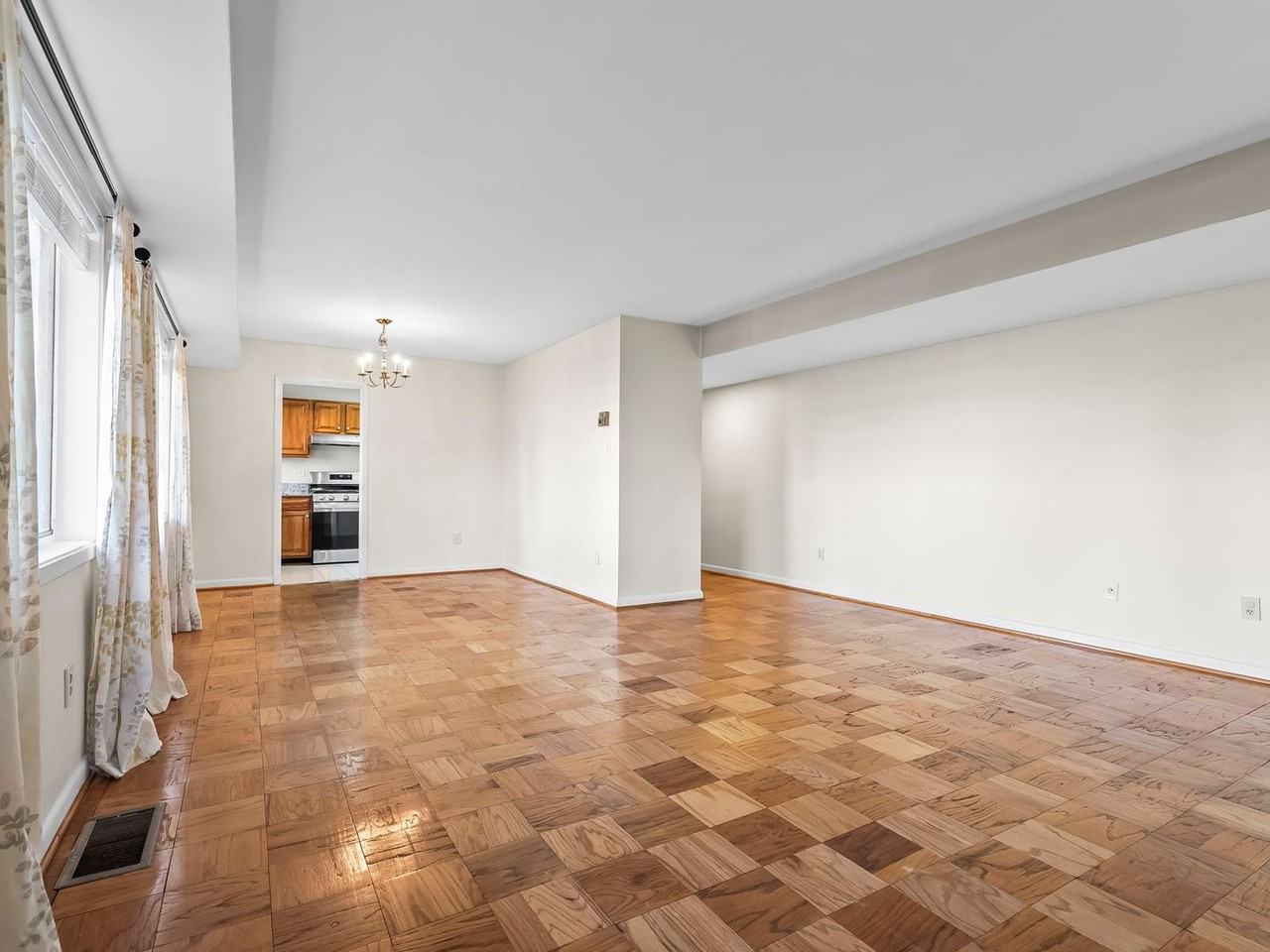 10613 Montrose Ave - Photo 7 of 35