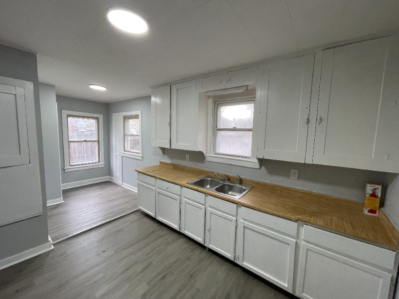 407 W 23rd St - Photo 4 of 20