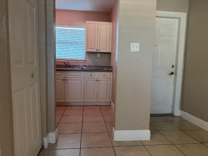 1665 17th Ave N #B - Photo 2 of 11