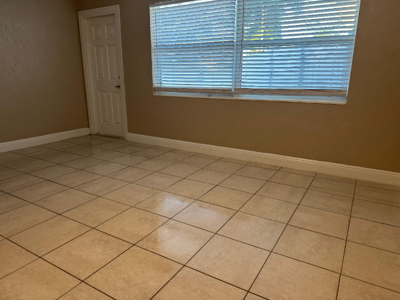 1665 17th Ave N #B - Photo 4 of 11