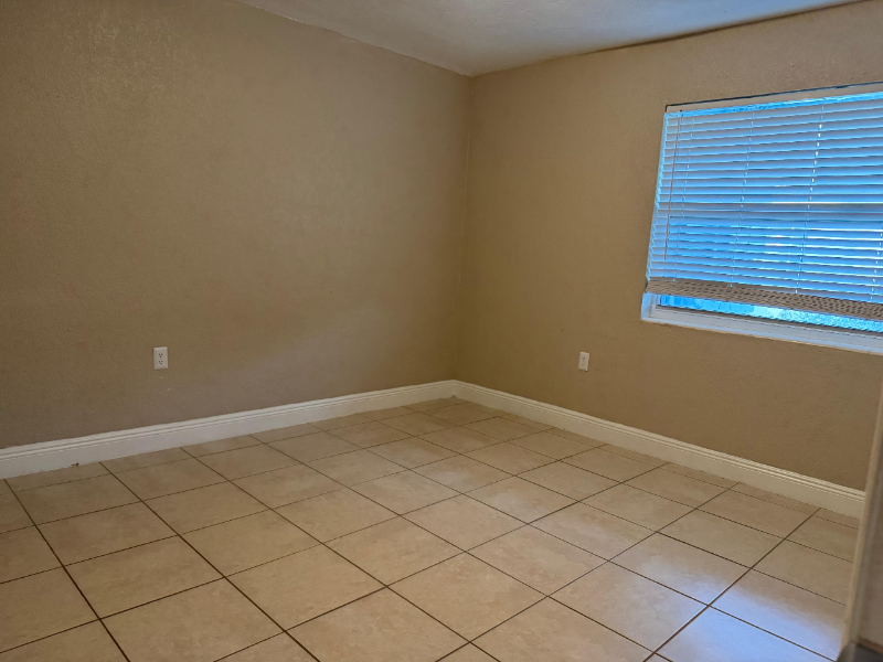 1665 17th Ave N #B - Photo 6 of 11