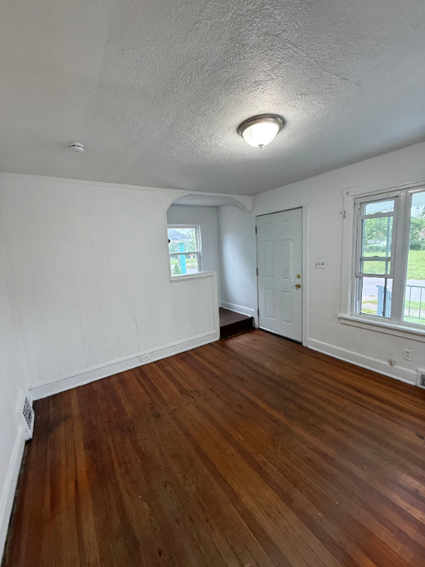 10214 Avon Ave - Photo 3 of 11