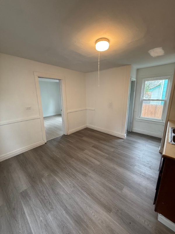 10214 Avon Ave - Photo 4 of 11