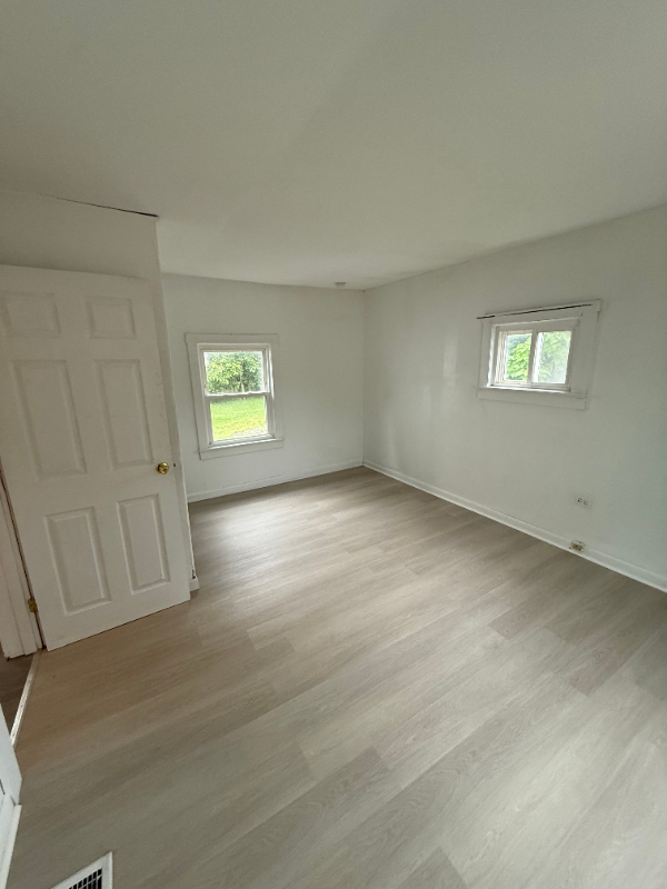 10214 Avon Ave - Photo 5 of 11