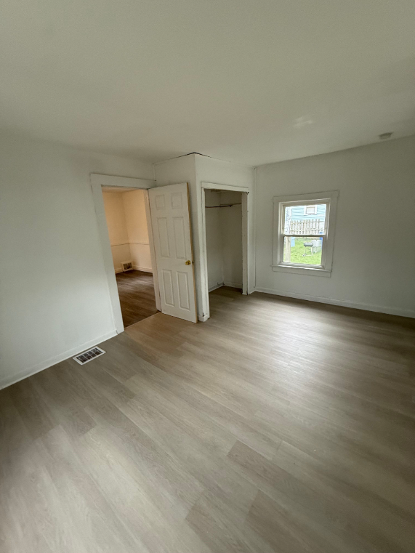 10214 Avon Ave - Photo 6 of 11