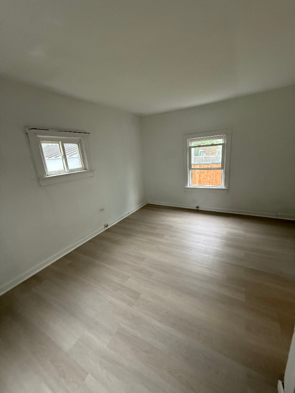 10214 Avon Ave - Photo 7 of 11