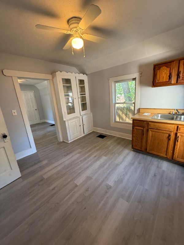 2524 Oakdale Ave - Photo 2 of 19