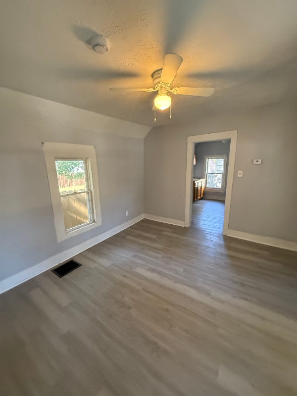 2524 Oakdale Ave - Photo 7 of 19