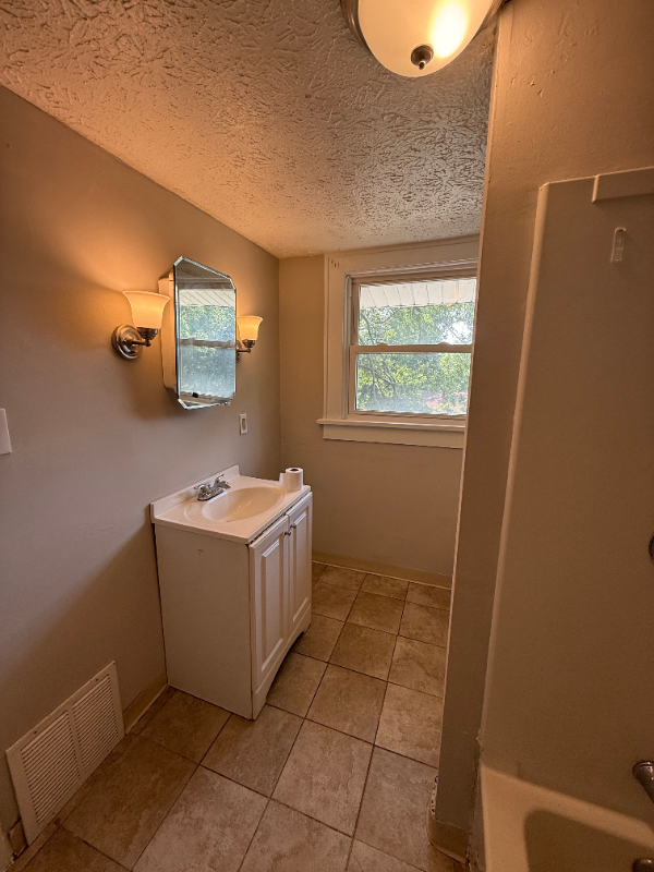 1299 Sunrise Dr - Photo 4 of 27