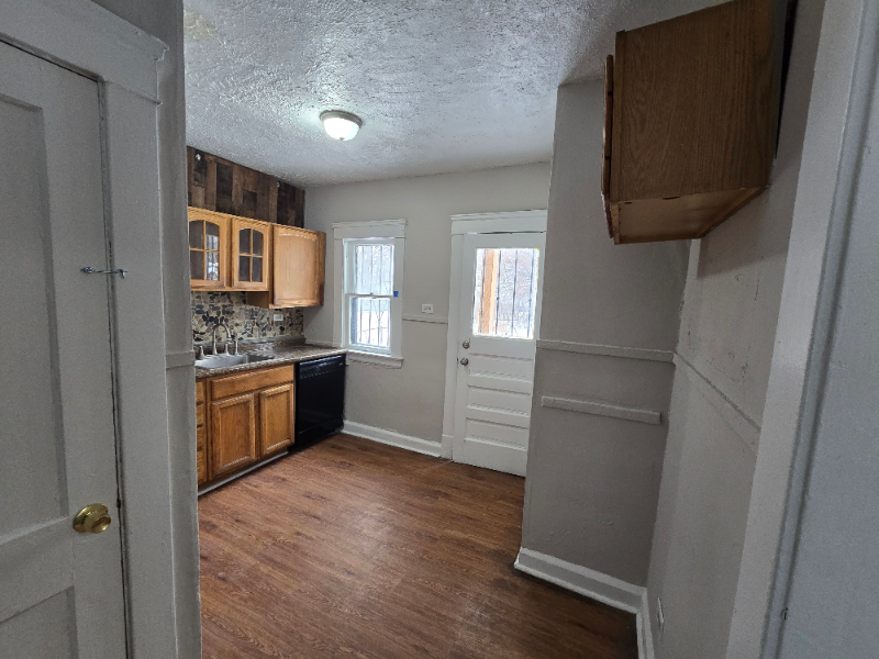 1724 Cliffview Rd - Photo 4 of 18