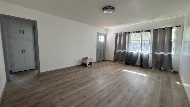 16744 Athol St - Photo 2 of 4