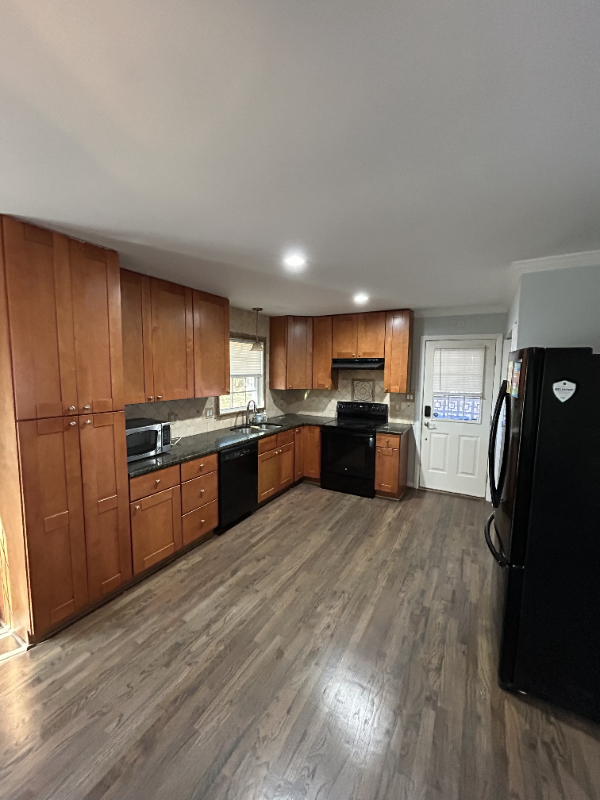 5305 Tabor Ct - Photo 2 of 14