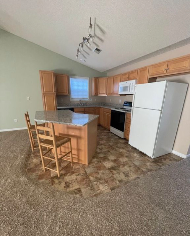 28 Sweetland Ct - Photo 3 of 20