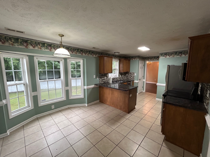 320 Peterson Pl - Photo 3 of 16