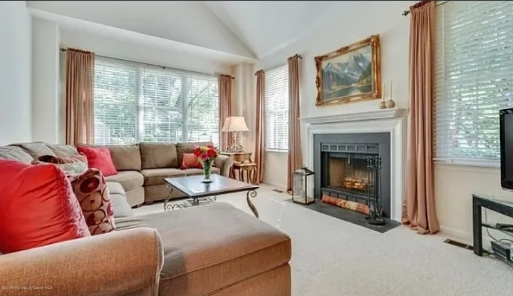 8 Harrow Ln - Photo 4 of 11