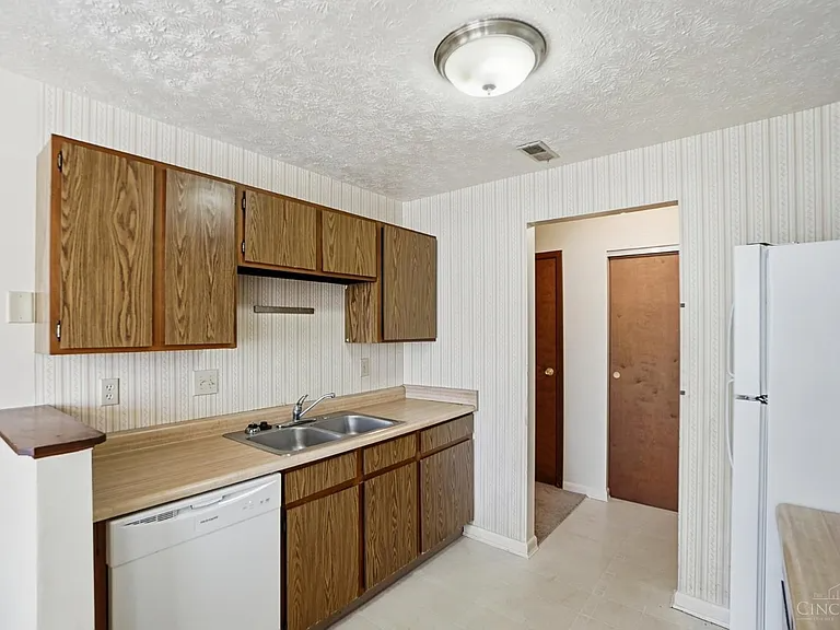 2050 Woodtrail Dr #53 - Photo 5 of 20