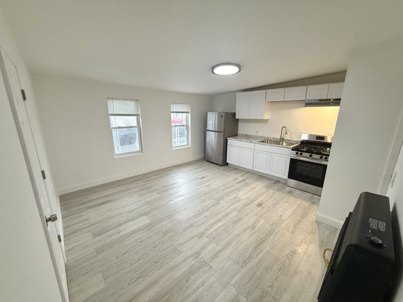 25 13th St #1W - Photo 5 of 11