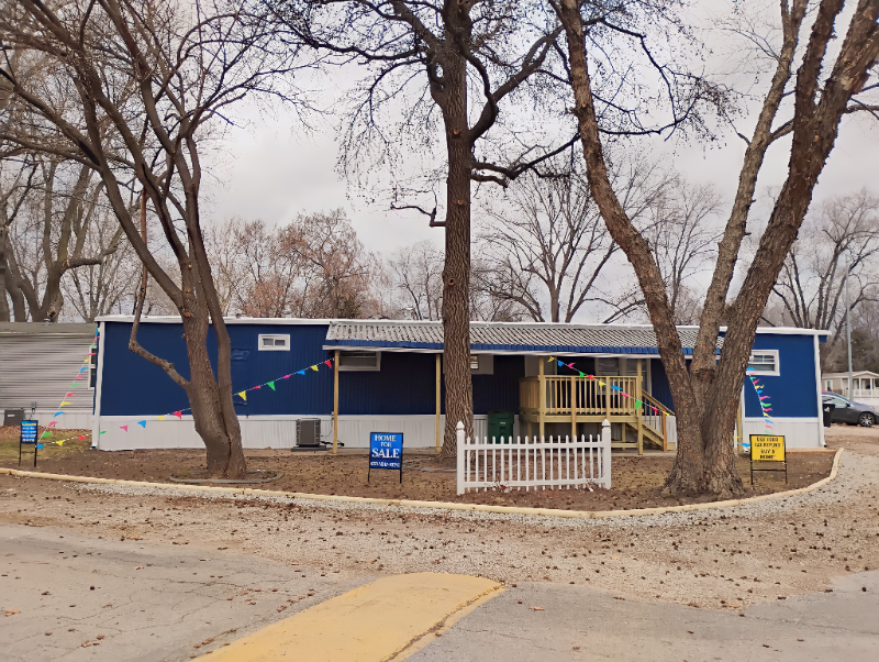 152 Rainbow Dr - Photo 2 of 14