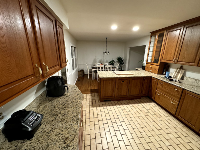 702 Newport Cir - Photo 5 of 8