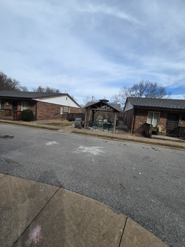 507 S Carr St #02 - Photo 2 of 2