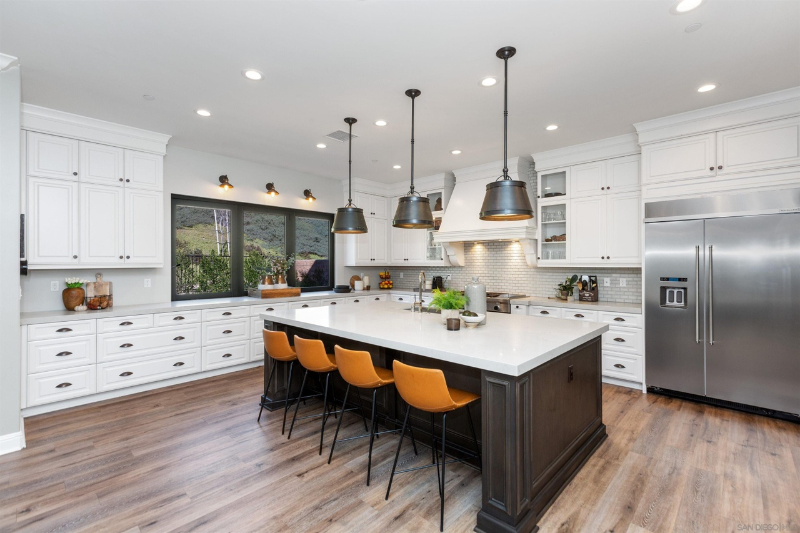 4736 Borden Ct - Photo 5 of 39