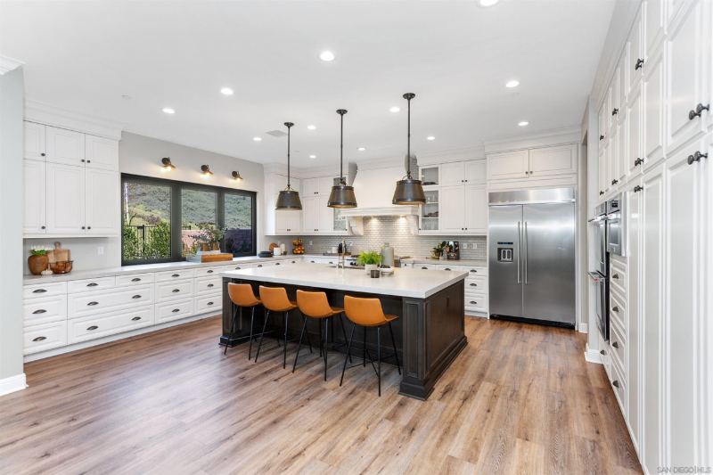 4736 Borden Ct - Photo 7 of 39