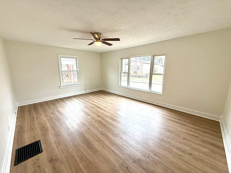 517 Beckman St - Photo 4 of 11