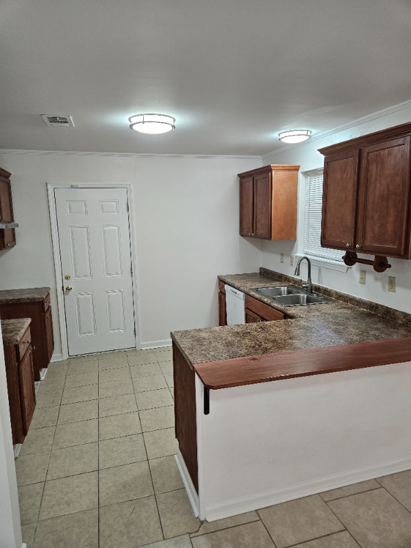 3114 Vancouver Dr - Photo 7 of 15