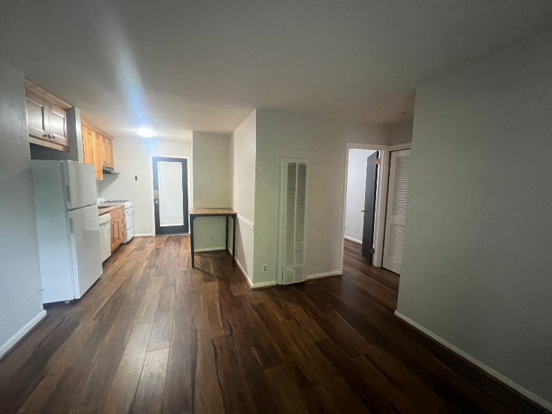 860 Monroe Dr Ne #8 - Photo 3 of 6