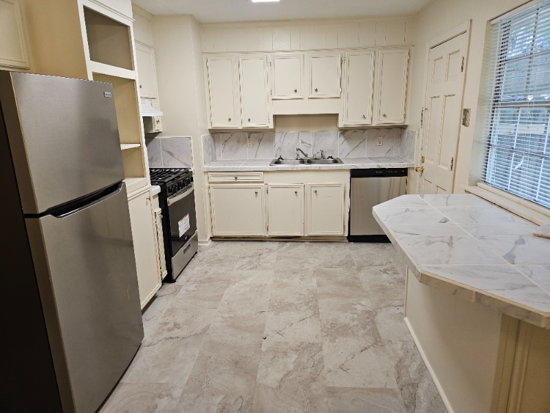 2835 Glenderry St - Photo 2 of 5