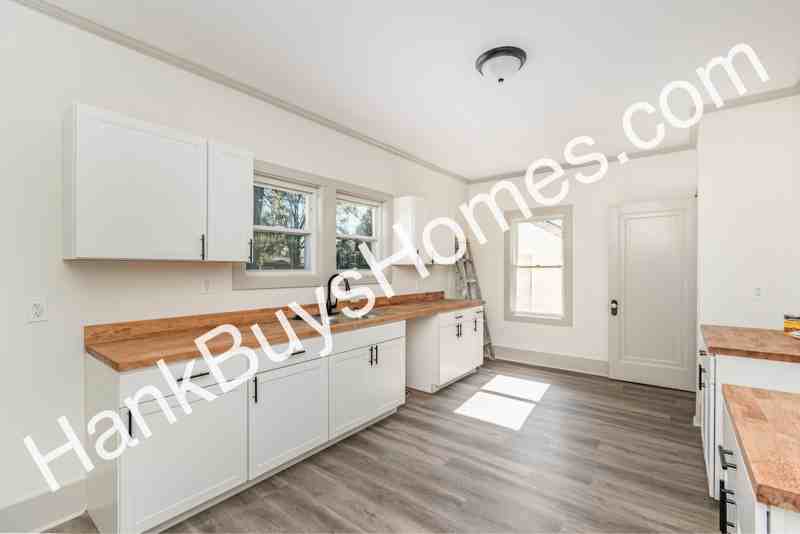 115 Kansas St - Photo 3 of 11