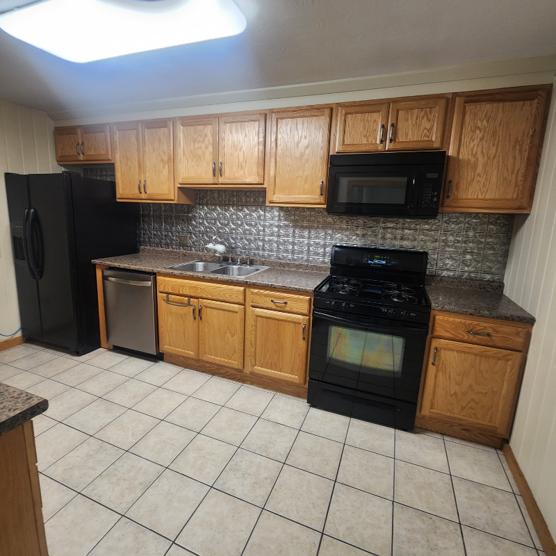 2285 Hixton Rd - Photo 3 of 13