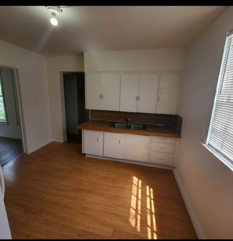 114 24th St - Photo 3 of 8