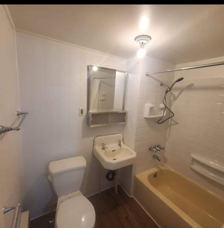 114 24th St - Photo 5 of 8