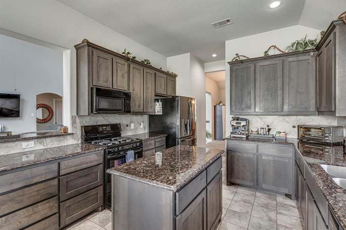 204 Janice Ct - Photo 4 of 7