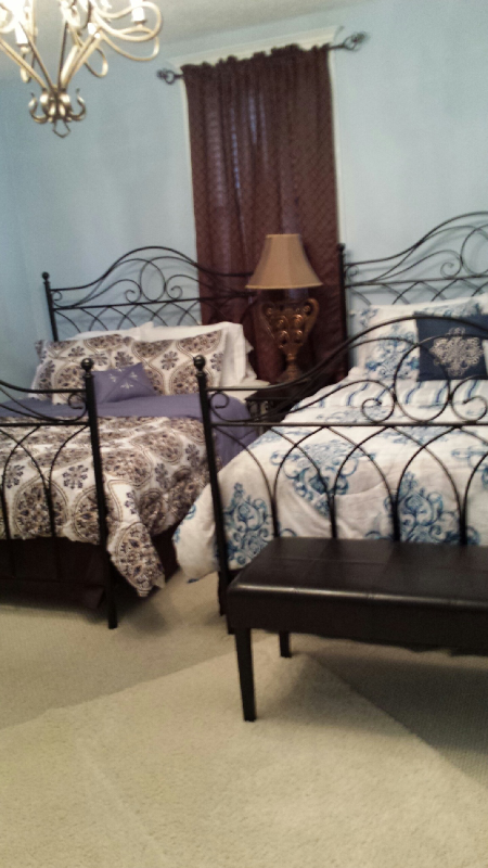 1905 Ivy St - Photo 3 of 18