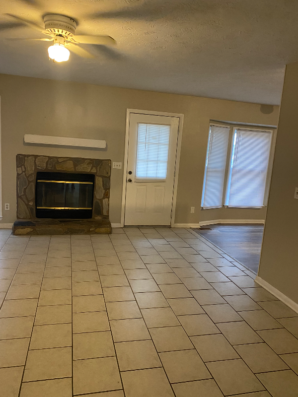 6809 Kingsgate Dr - Photo 3 of 9