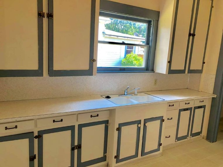 802 10th Ave - Photo 5 of 12