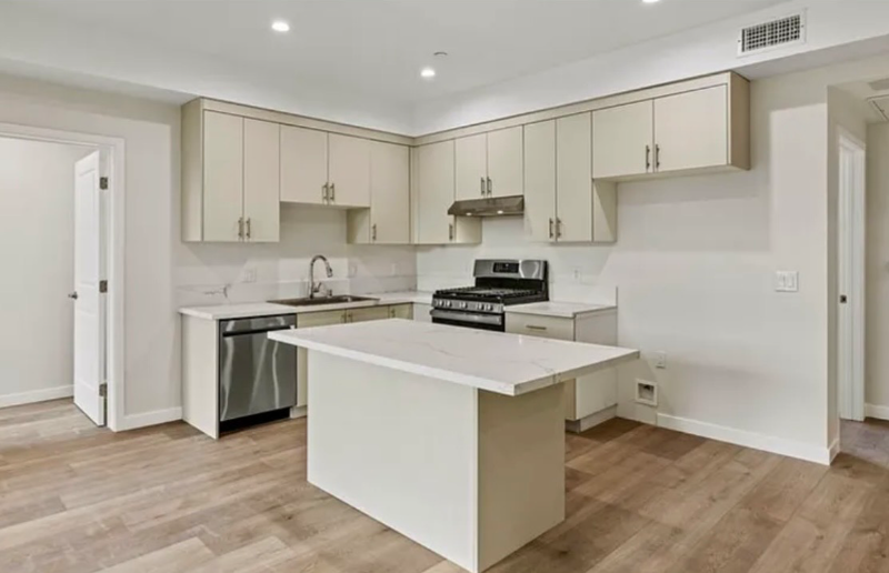 423 Oak St #301 - Photo 2 of 21