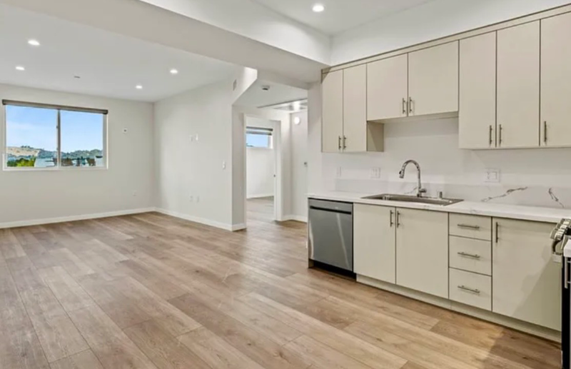 423 Oak St #301 - Photo 5 of 21