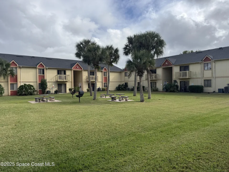 2130 Forest Knoll Dr Ne #208